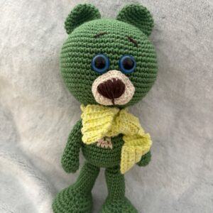 Amigurumi Bär Forest | Grüner Häkelbär mit Schal | Handgemachtes Kuscheltier Unikat