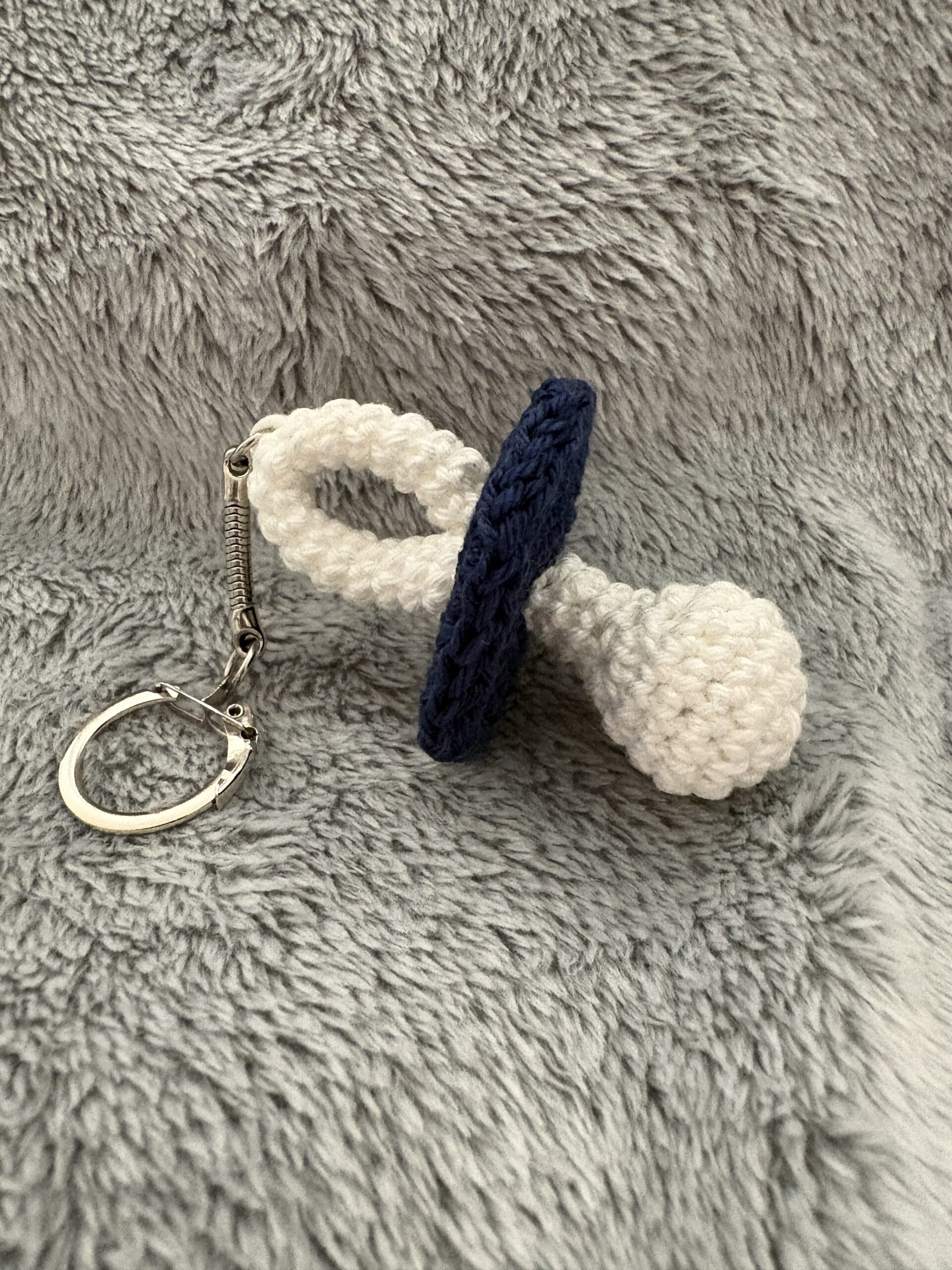 Amigurumi Nuggi Blau | Gehäkelter Schlüsselanhänger | Geschenk zur Geburt